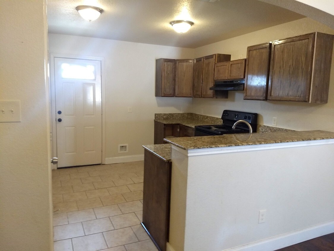 3402 Colonial Dr Unit 3402, Forest Hill, TX 76140 Room for Rent in