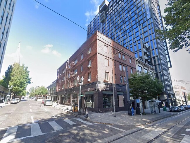 Building Photo - Comfortable & Smartly Designed 1-Bedroom w...
