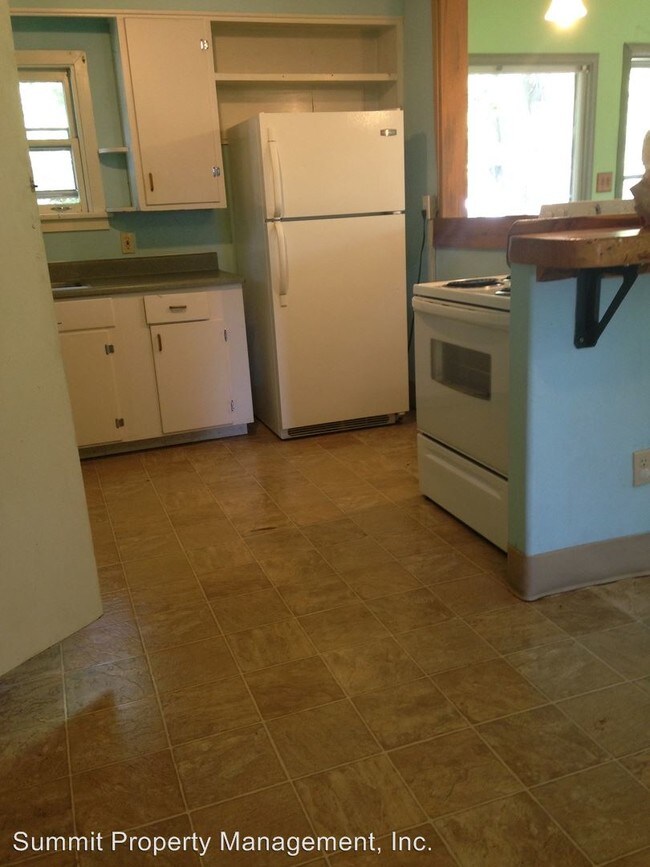 Building Photo - 4 br, 2 bath House - 423 W. Central Avenue