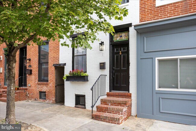Classic rowhome - 7 E Fort Ave