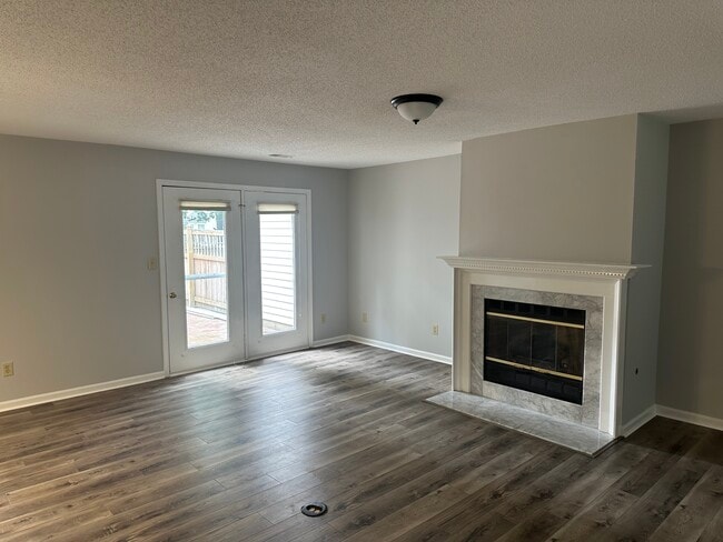 Building Photo - 303 Esplanade Pl