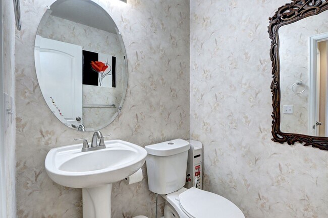 Foto del edificio - Beautiful 2-story Home in Dunes Park Henderson, CO!