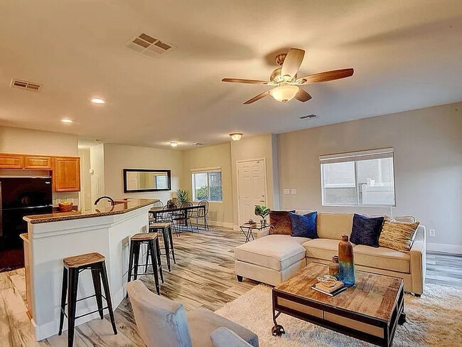 Foto del edificio - 6661 Lookout Lodge Ln