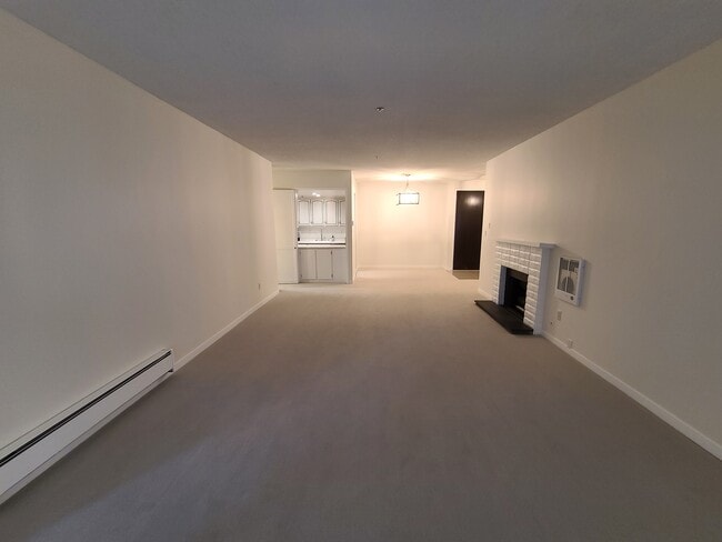 Building Photo - 525 Almer Rd