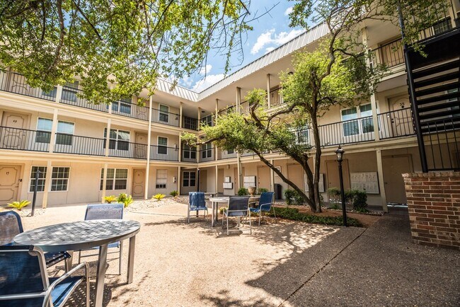 Foto del edificio - Pointe Condos #56