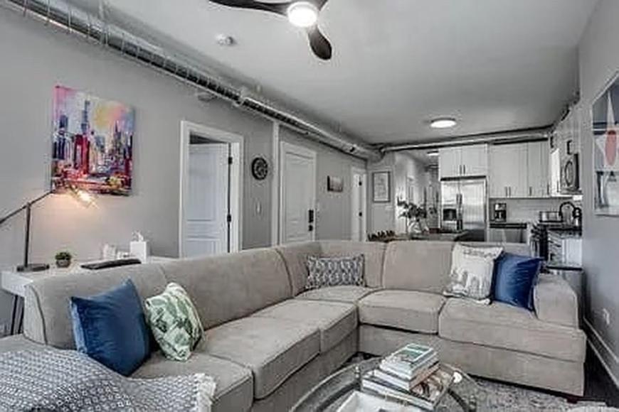 Foto principal - 3 bedroom in Chicago IL 60613
