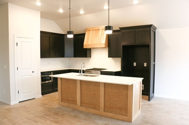 Building Photo - Brand New Home in Shawnee!