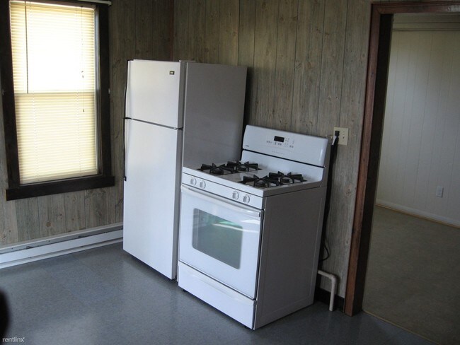 Foto del edificio - 1 br, 1 bath Triplex - 74 Hollis St Apt 2L