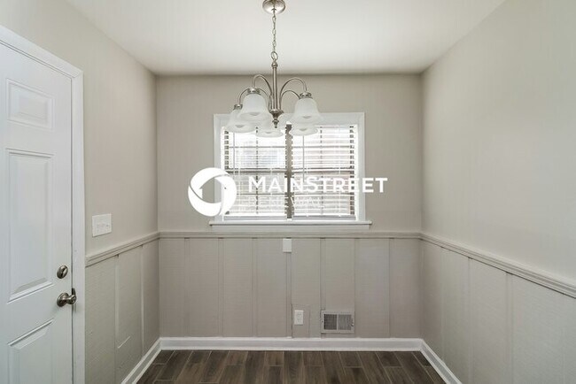 Building Photo - 3 Bedroom Pet-Friendly Home in East Point, GA with Main Street Renewal