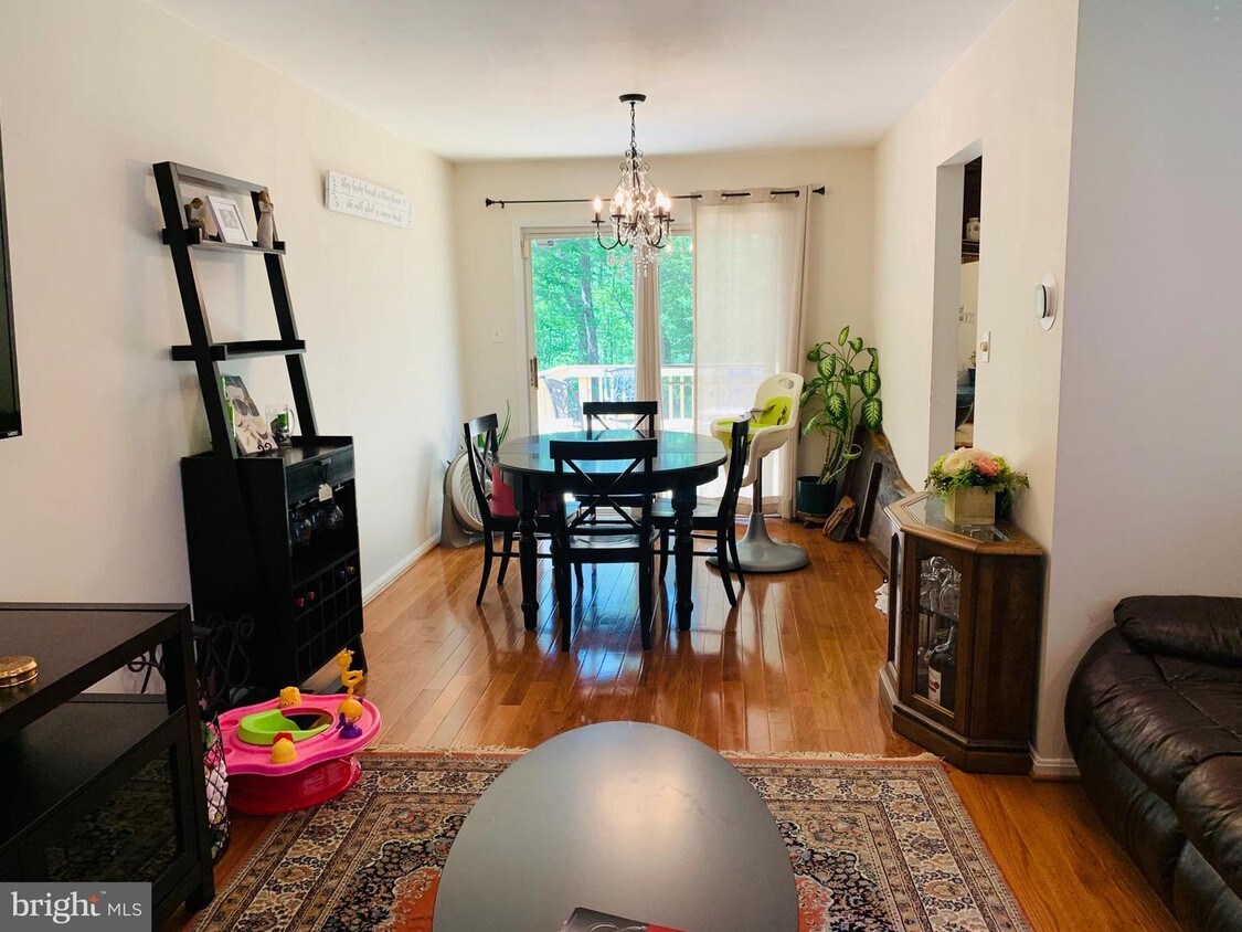 Foto principal - 7704 Newington Forest Ave