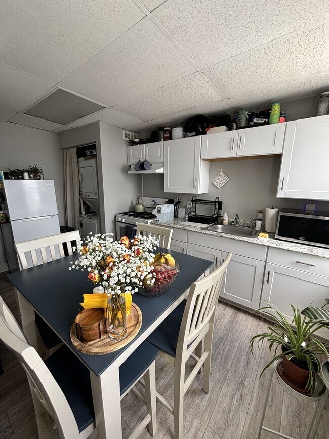 Foto del edificio - 825 W 36th St