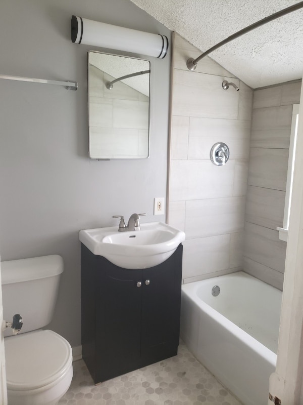 1020 S Pleasant St Unit A, Independence, MO 64050 Room for Rent in