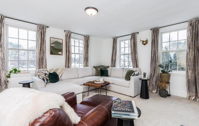 Building Photo - 2 Walker Ln