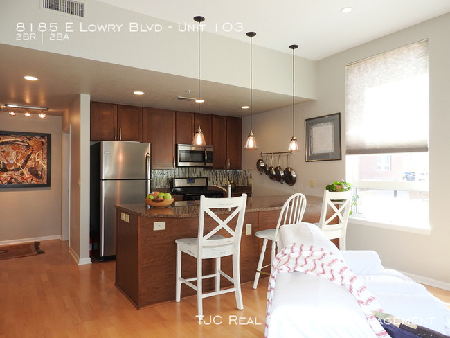 Foto del edificio - Lowry Condo for Rent!