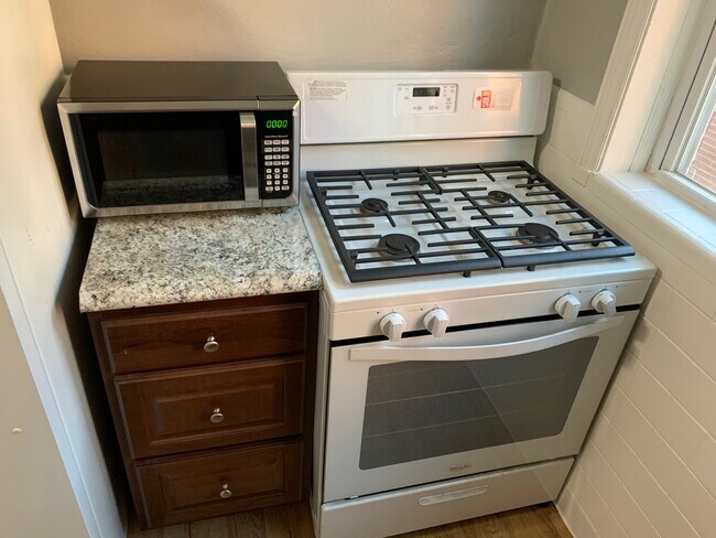 Foto del edificio - 4960 Kemper Ave