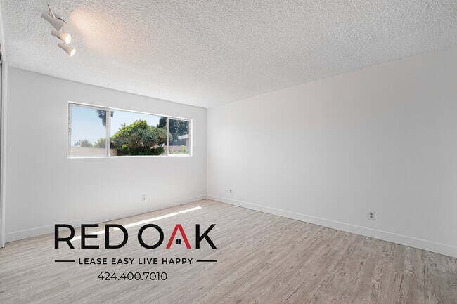 Foto del edificio - 700 Glenway Dr