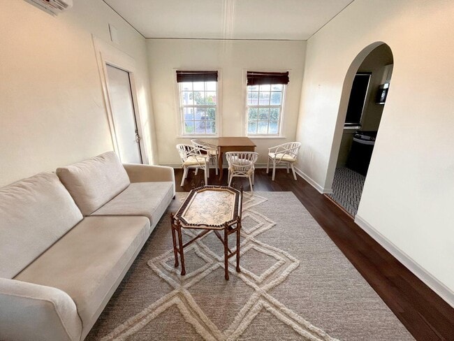 Building Photo - 623 Park Pl