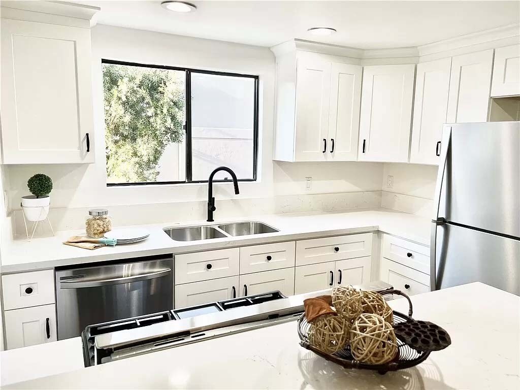 Updated kitchen with new white Shaker cabinets, brand new stainless kitchen appliances and quartz co - 10220 De Soto Ave