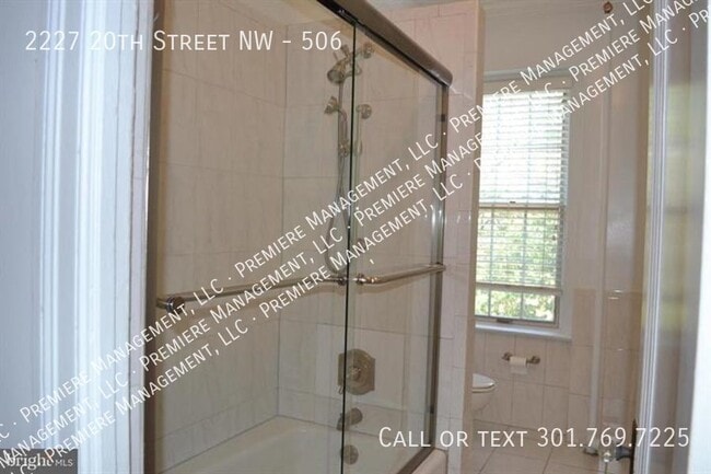 Building Photo - Fabulous Top Floor Corner unit located in ...