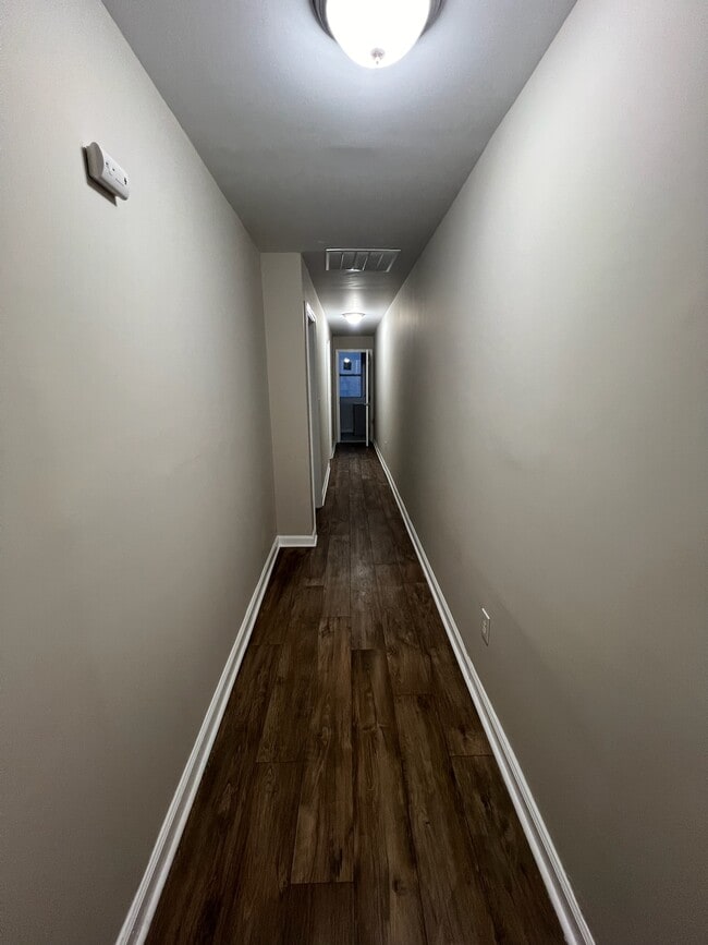 Foto del edificio - 2410 E Madison St