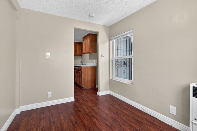 Building Photo - 429 E 49th St