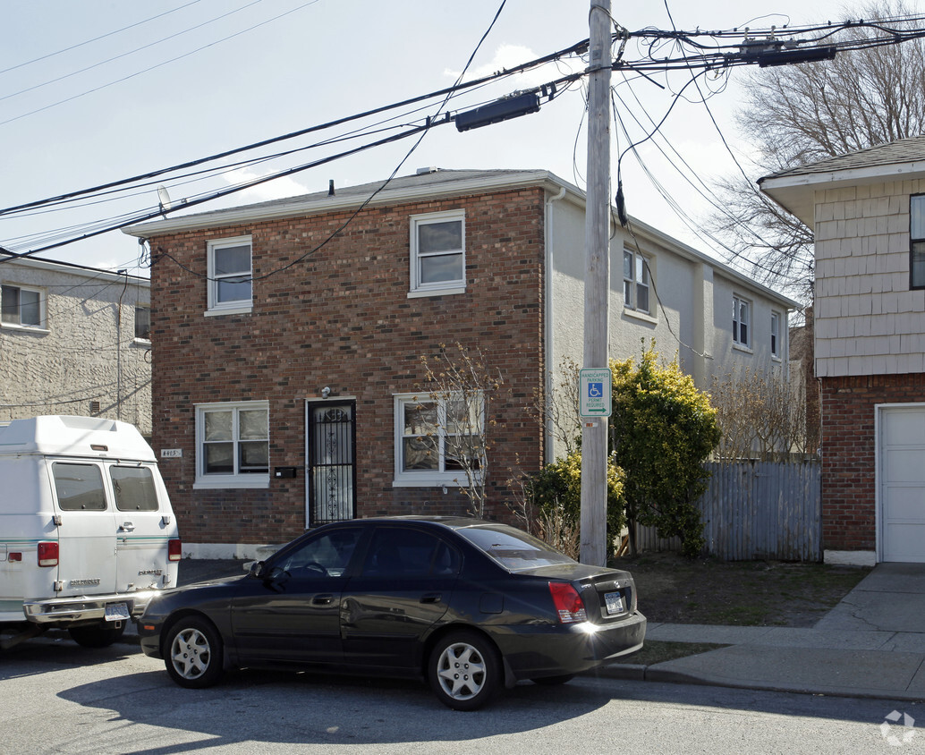 Building Photo - 4415 Broadway