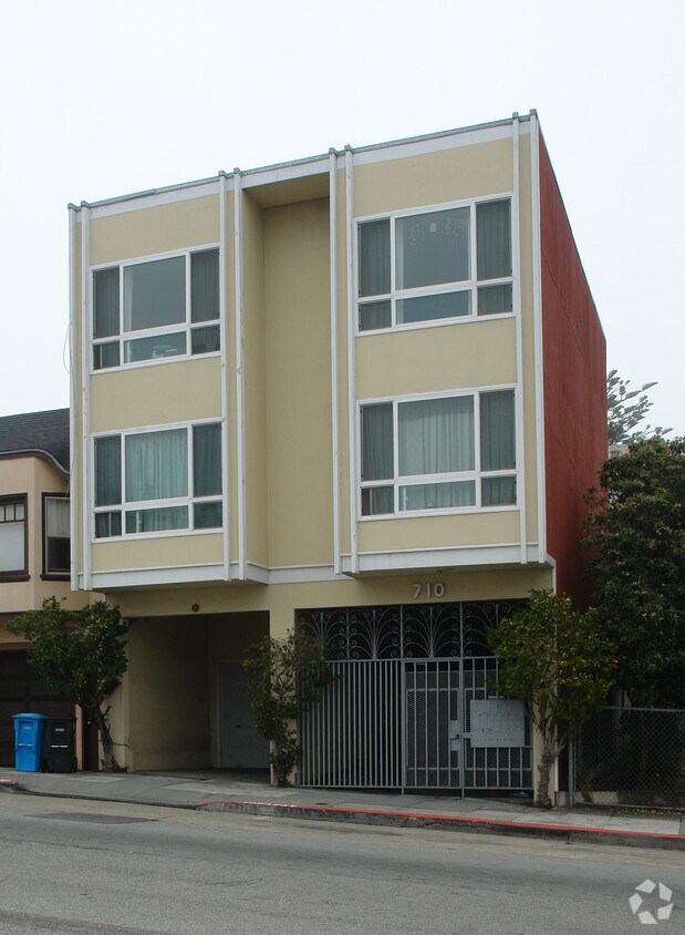 Building Photo - 710 25th Ave