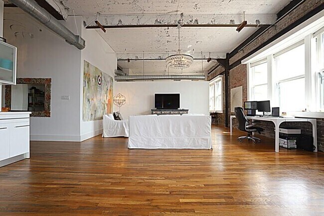 Building Photo - Apartment for Rent