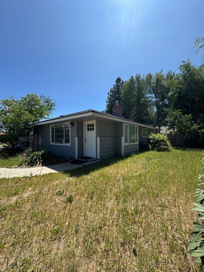 Building Photo - Spacious 4 Bed, 3 Bath House for Rent