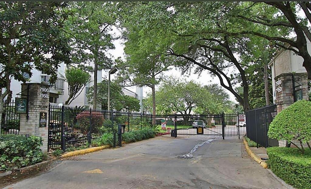 Foto principal - 7950 N Stadium Dr