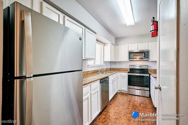 Building Photo - 2 br, 1 bath Condo - 10075 Westpark Dr Apt 17