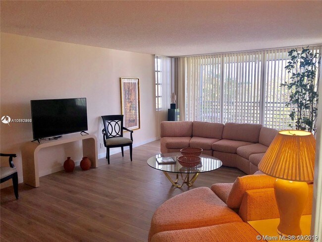 Foto del edificio - 625 Oaks Dr