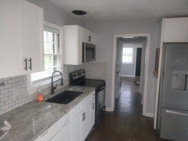 Building Photo - 471 E Campbellton St