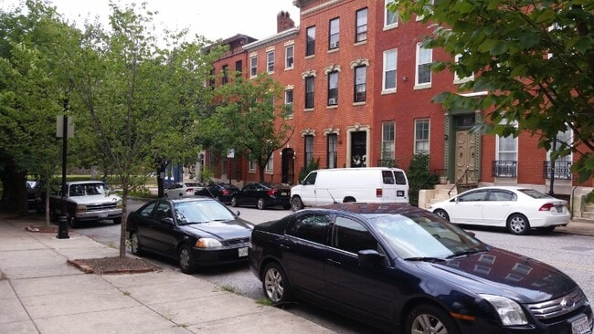Building Photo - 835 Hollins St