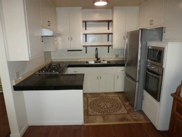 kitchen - 120 Loma Vista St