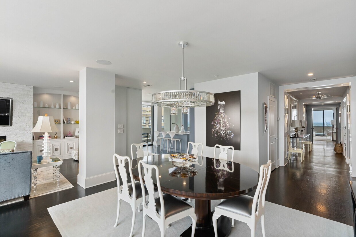 Foto principal - 2575 Peachtree Rd NE