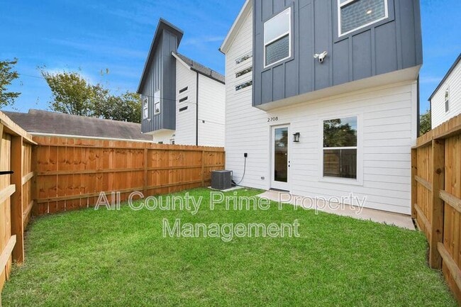 Building Photo - 2708 Bostic St