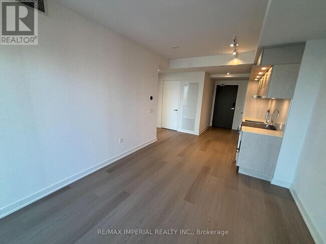 Photo du bâtiment - 448 Burnhamthorpe Rd W