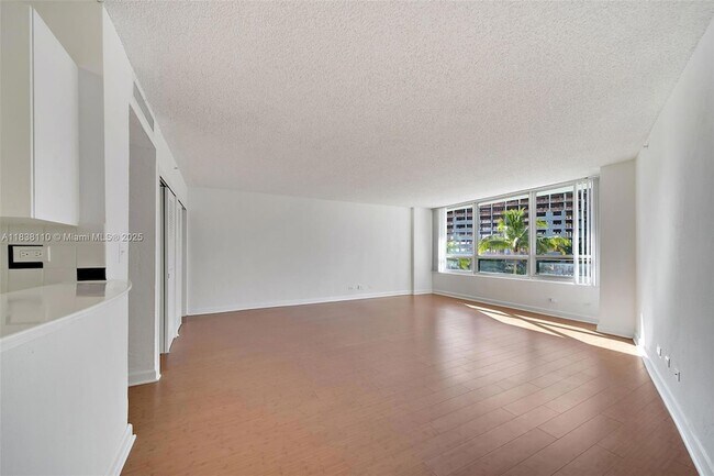 Foto del edificio - 1500 Bay Rd