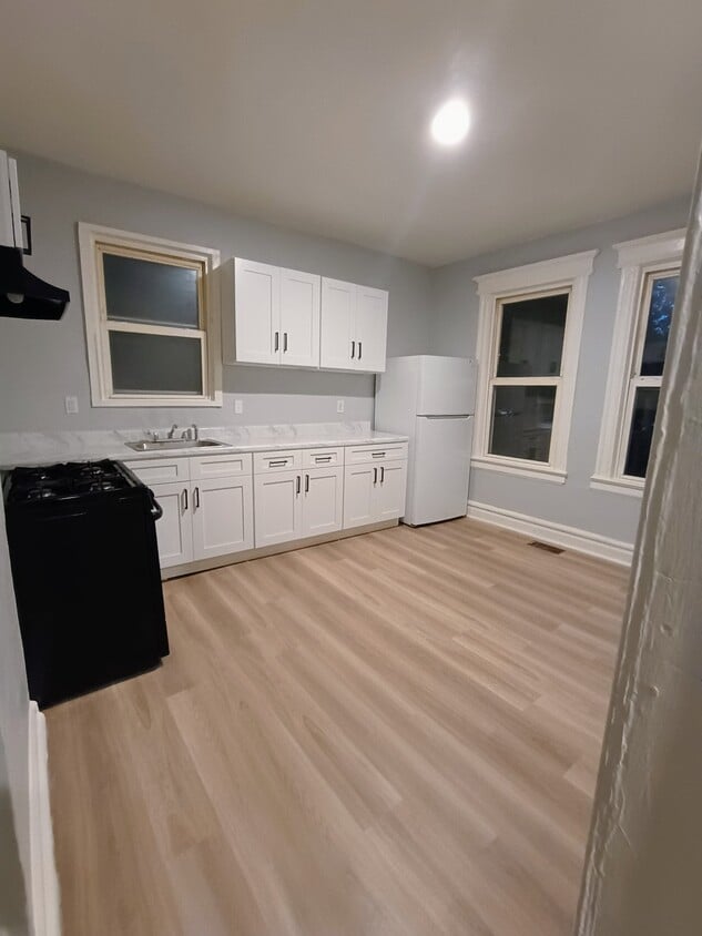Primary Photo - 27 Linden Ave