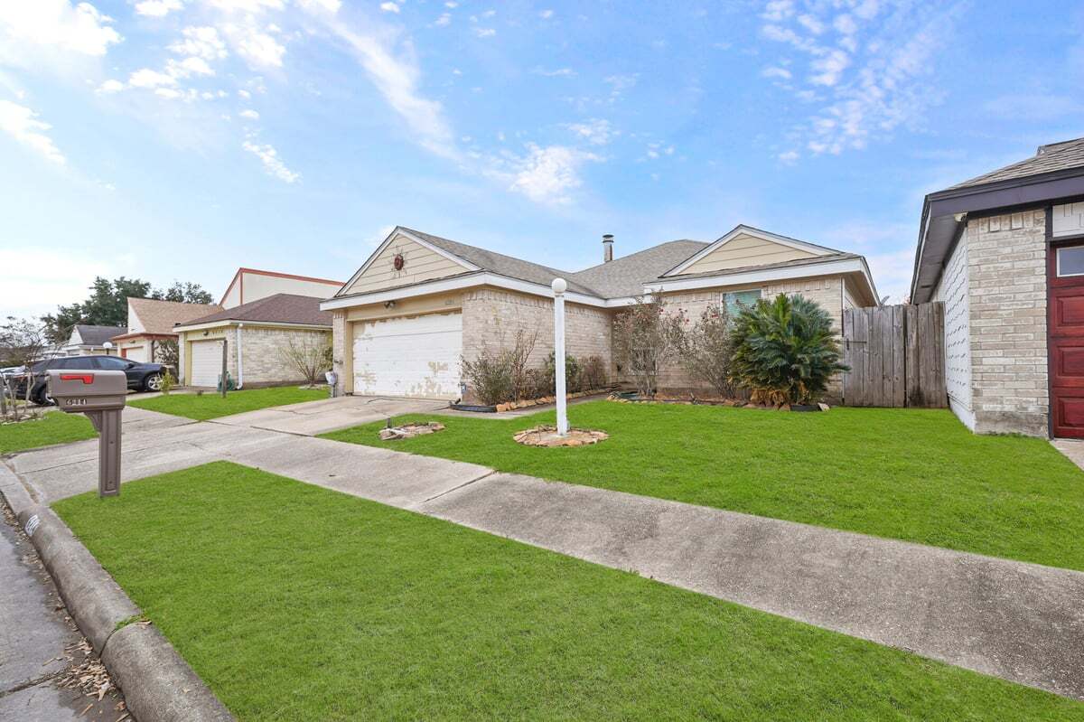 Photo - 6214 Gladewell Drive