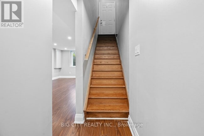 Building Photo - 465a Cosburn Ave.