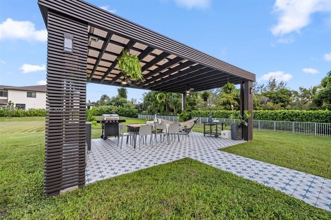 Building Photo - 5000 SW 159th Ave