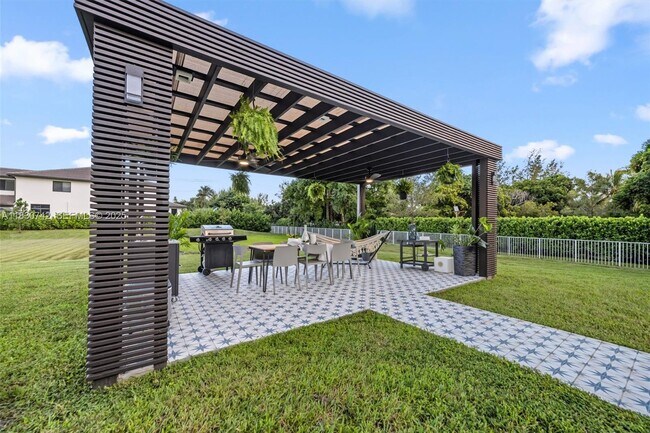 Foto del edificio - 5000 SW 159th Ave