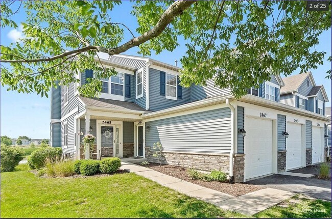 Building Photo - 2467 Golf Ridge Cir