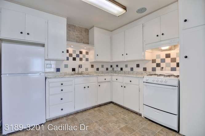 Primary Photo - 3189-3201 Cadillac Dr