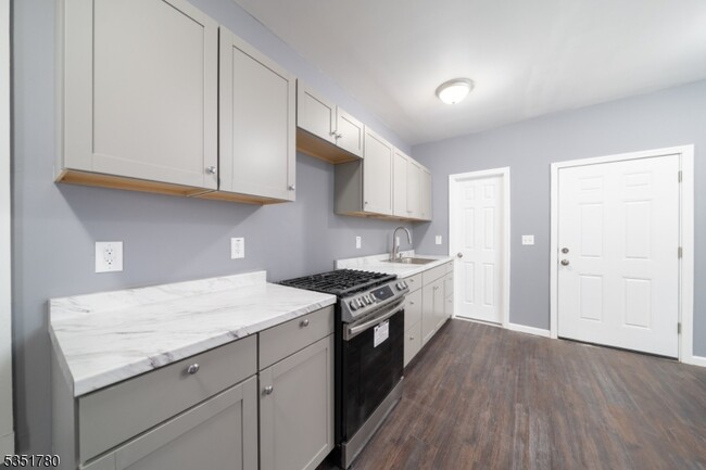 Building Photo - 206 Clark Pl