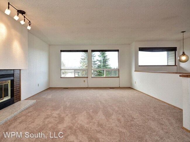 Building Photo - 4 br, 3 bath House - 2900 Park Ave N