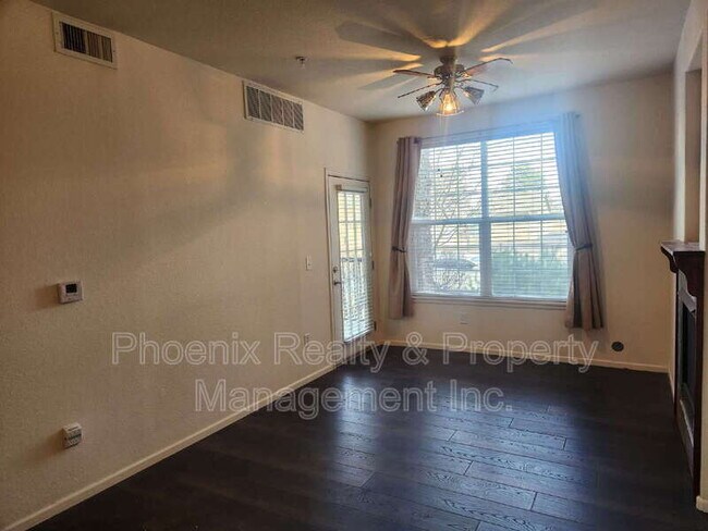 Foto del edificio - 2900 Blue Sky Cir