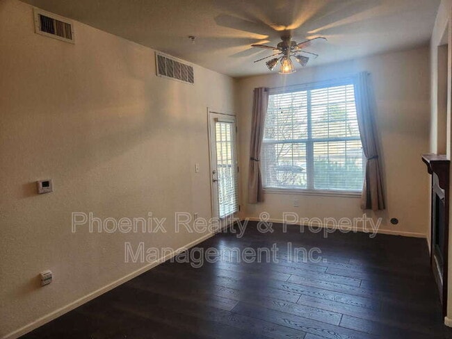 Building Photo - 2900 Blue Sky Cir